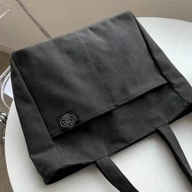 Shoulder bags made from canvas